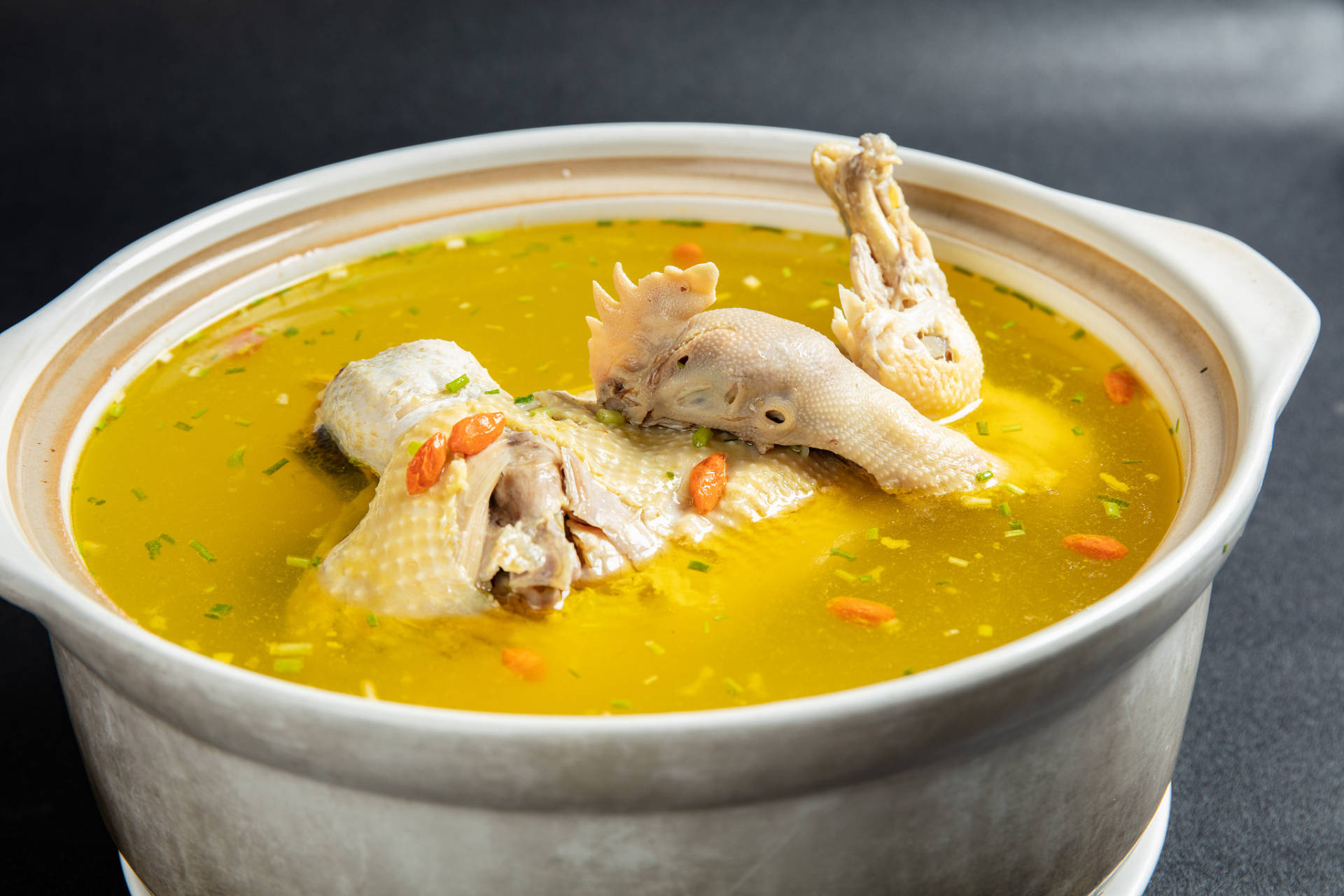 肥西老母雞:廬州大地的鮮香瑰寶